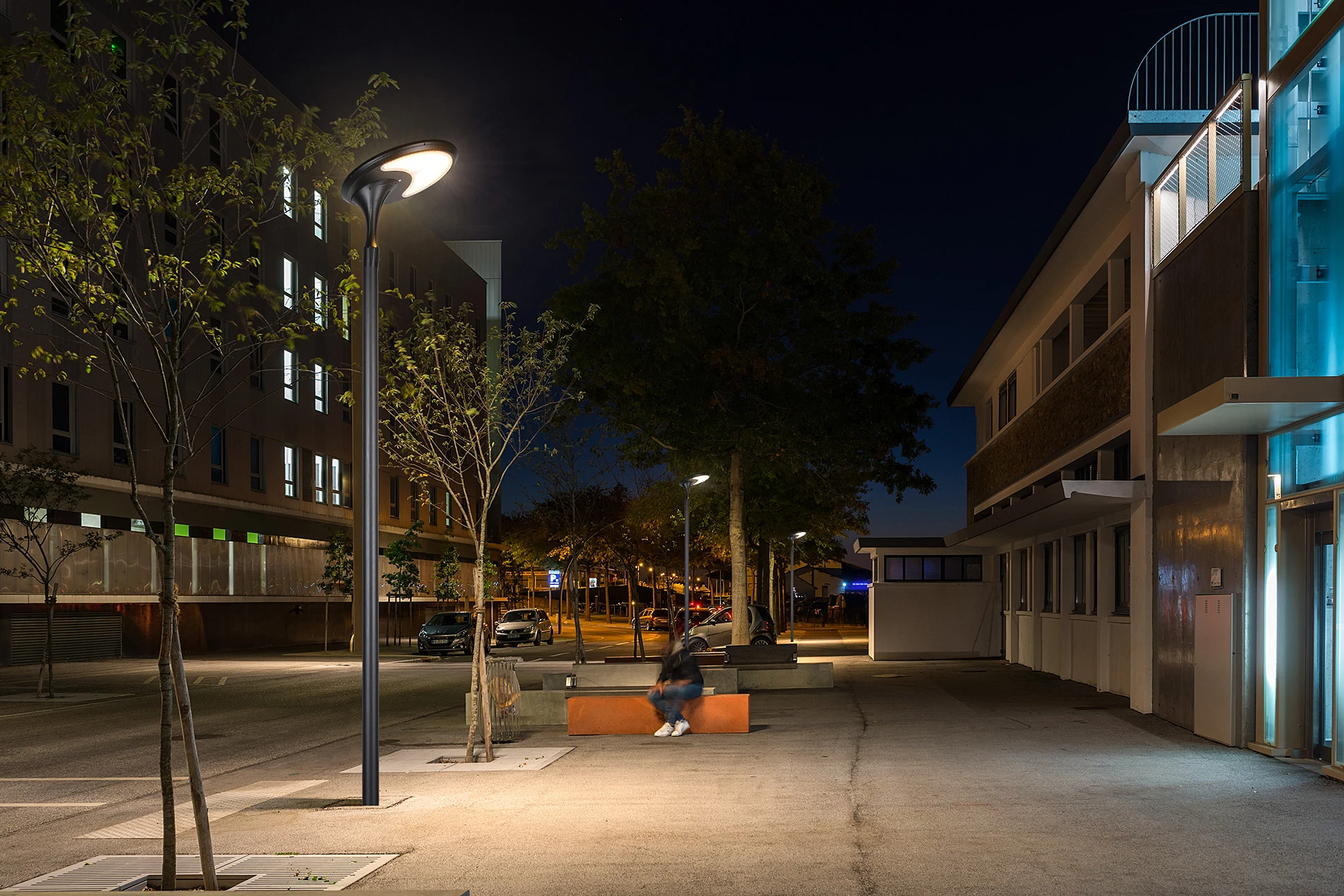 Commercial plaza courtyard night illumination