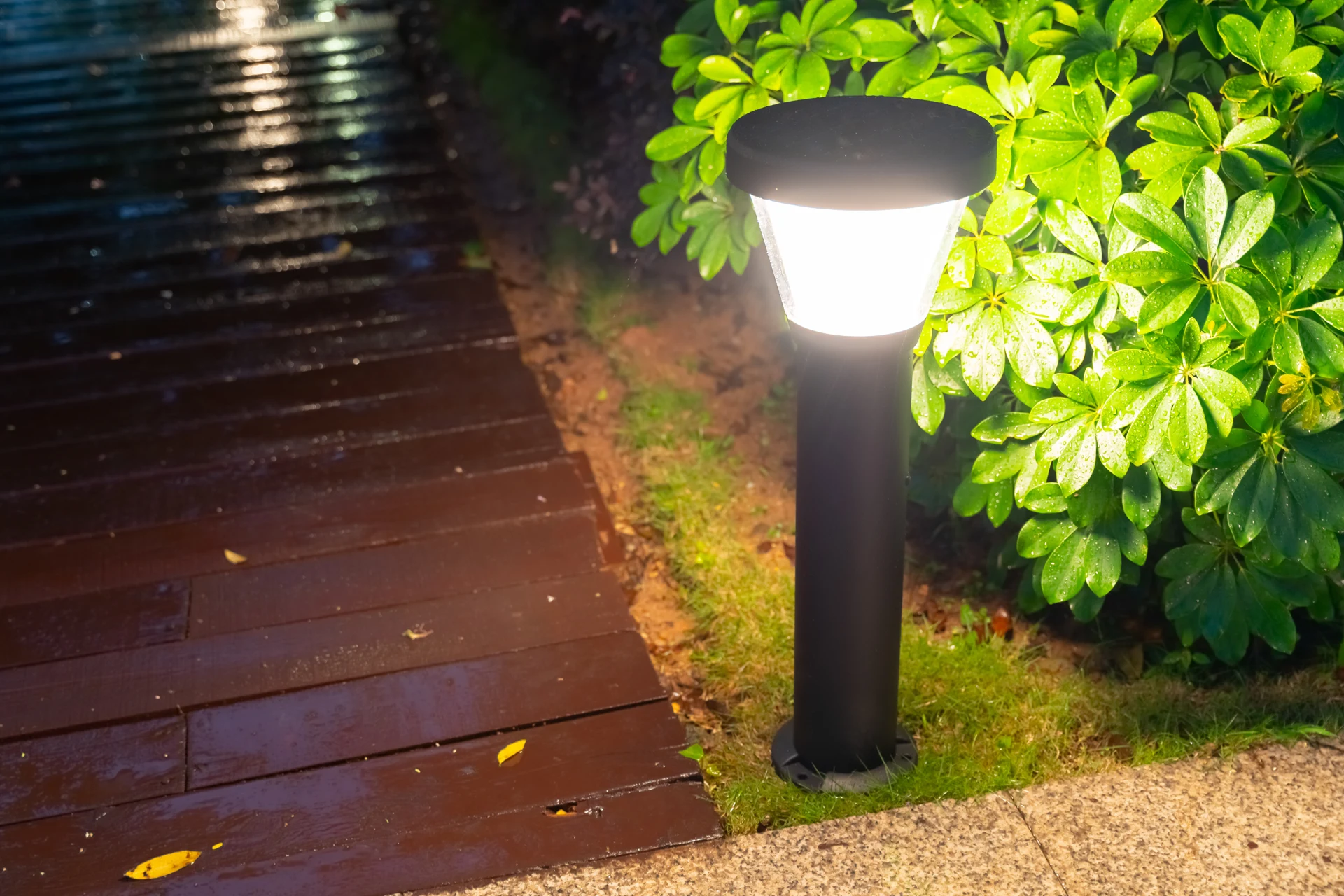 SGL-4105 solar bollard mounted along wet timber boardwalk deck