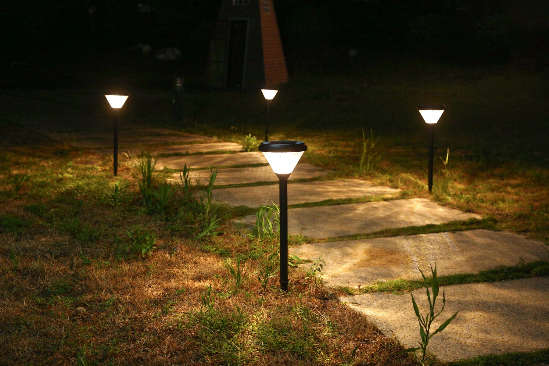 SLL-0907 solar bollard lights accenting private villa exterior landscaping
