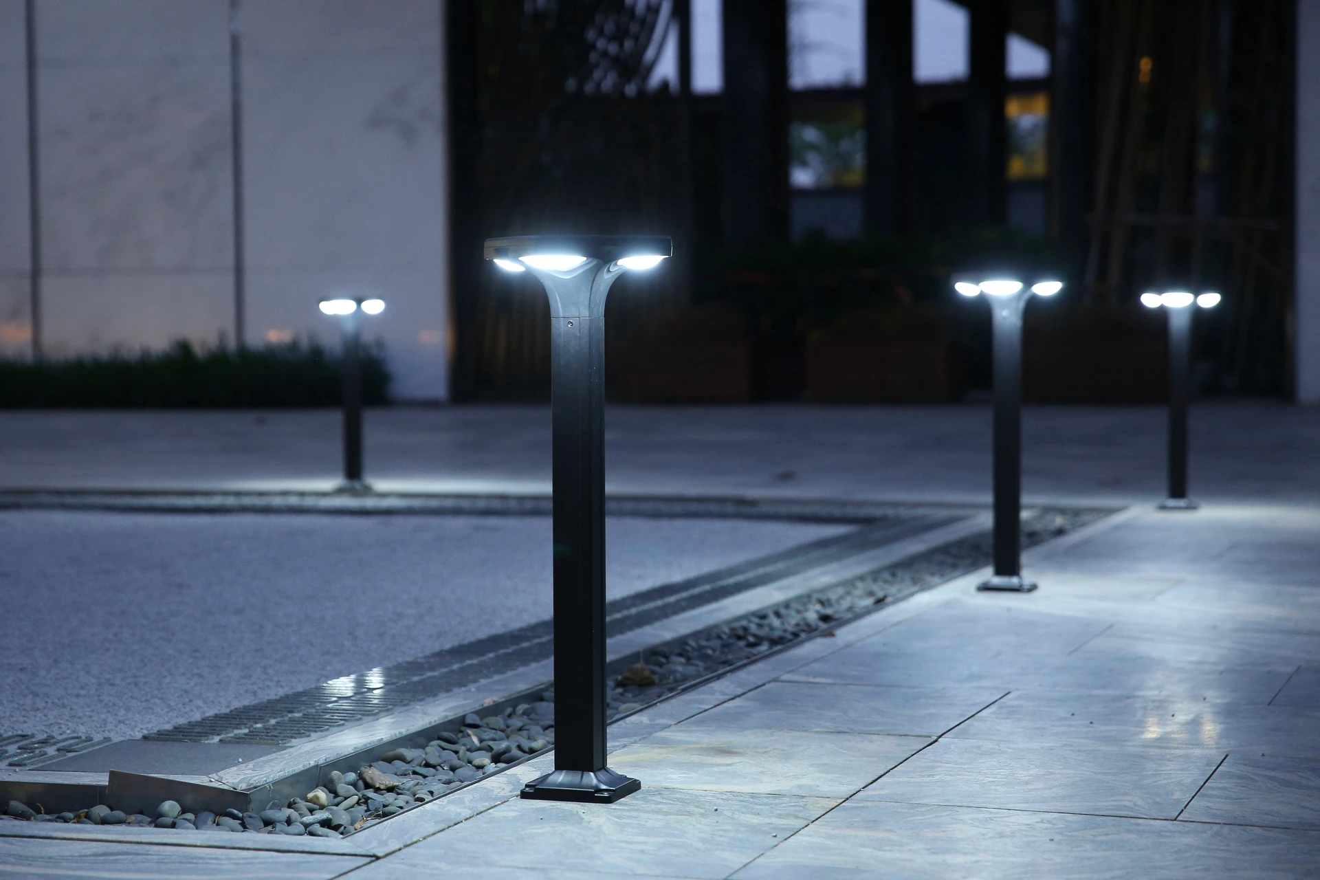 SLL-2804 clover solar bollard lights along garden stone walkway