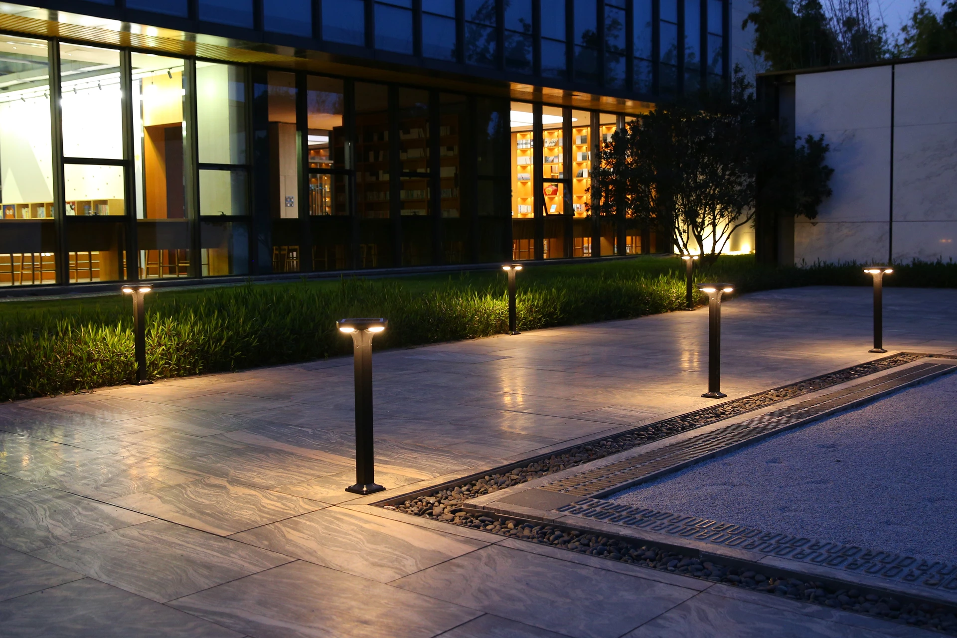 Multiple heights of SLL-2804 clover bollards along lawn terrace border