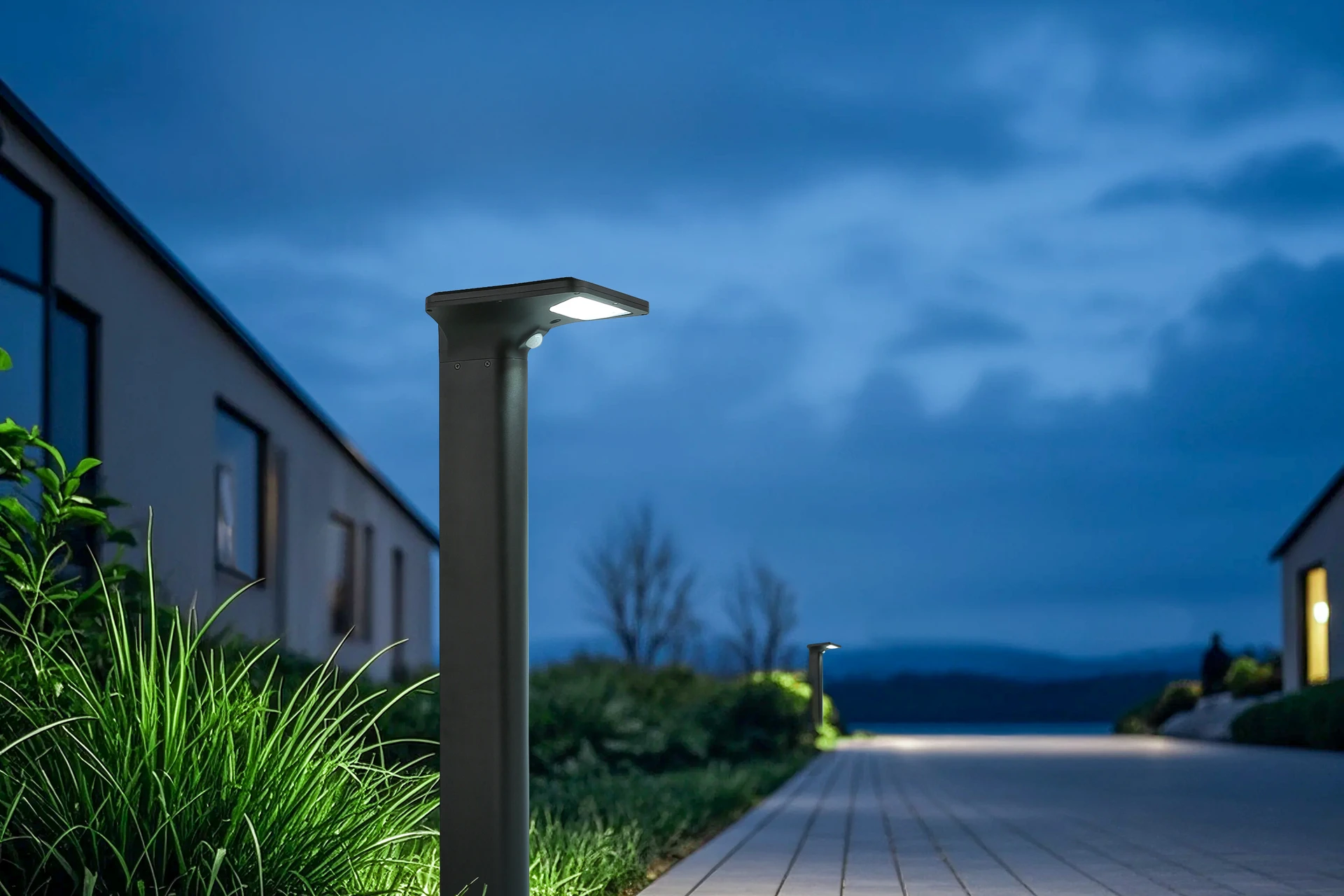 SLL-3005 crescent solar bollards lighting residential garden walkway