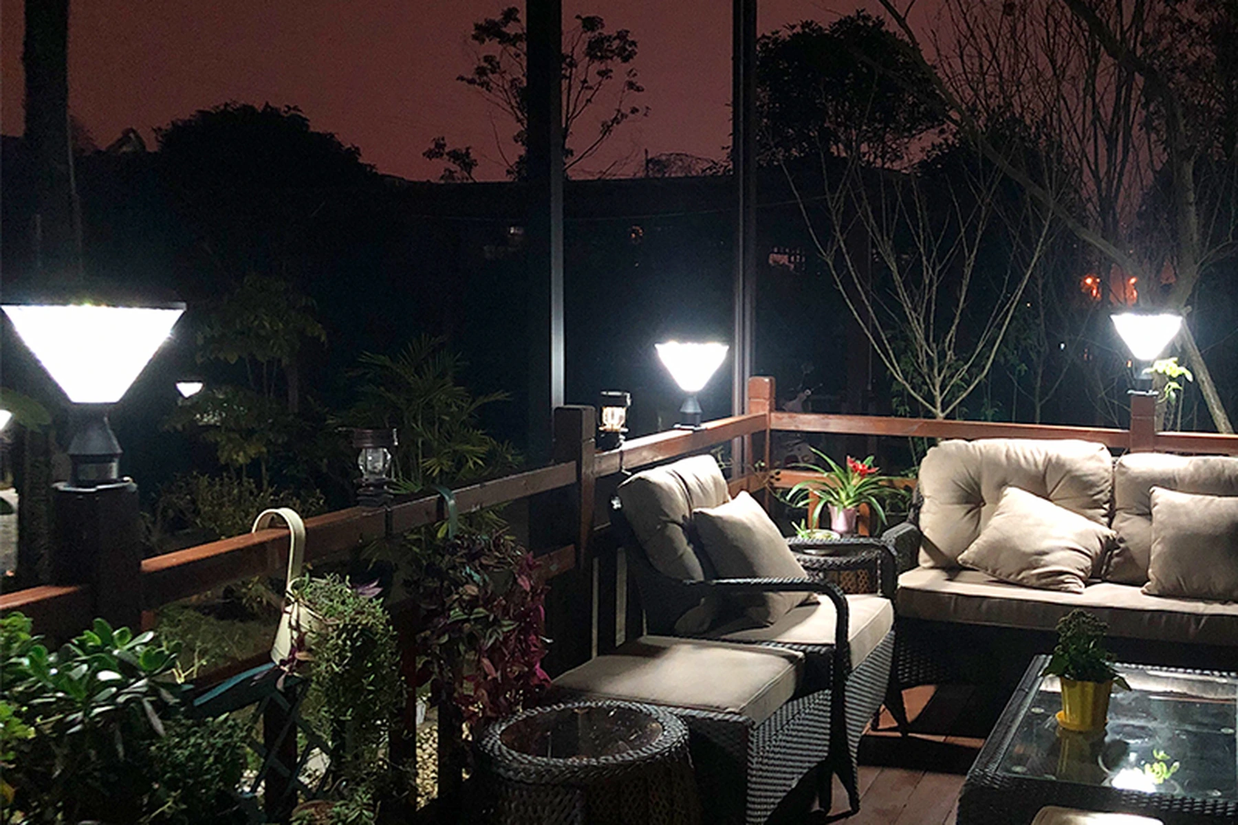 SPL-5405 diamond pillar lanterns illuminating outdoor garden terrace railing