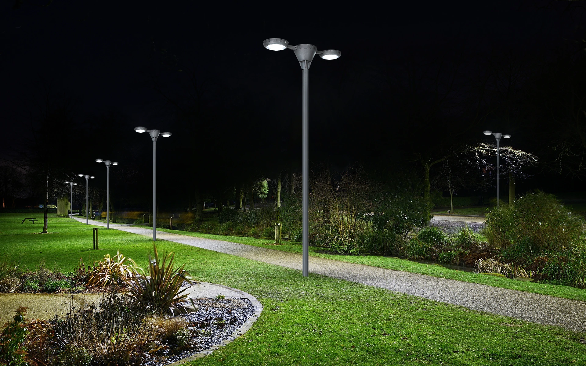 SSL-2005 solar garden light park walkway night illumination scene | TPK Lighting