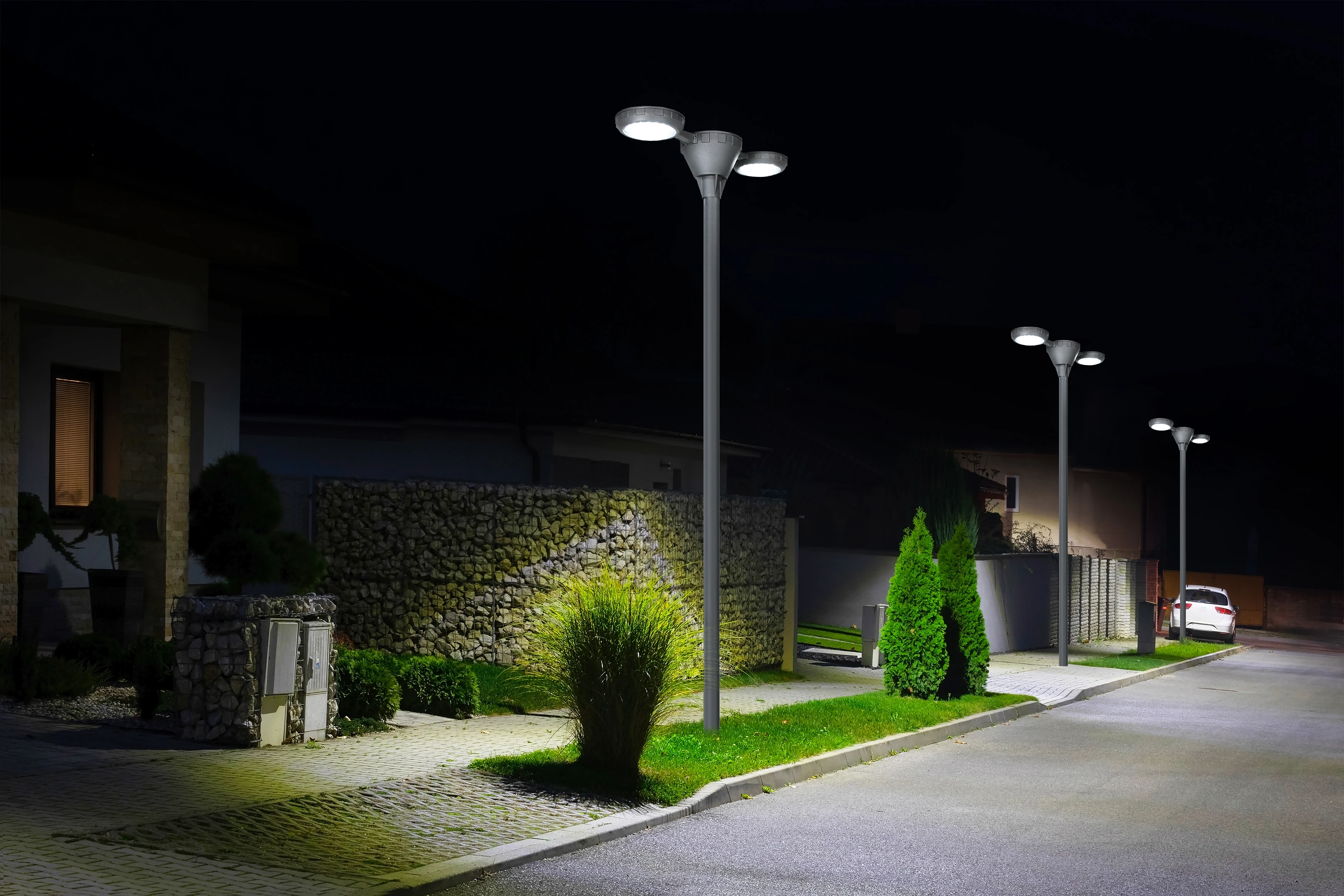 SSL-2005 solar post top light villa courtyard landscape night lighting scene | TPK Lighting