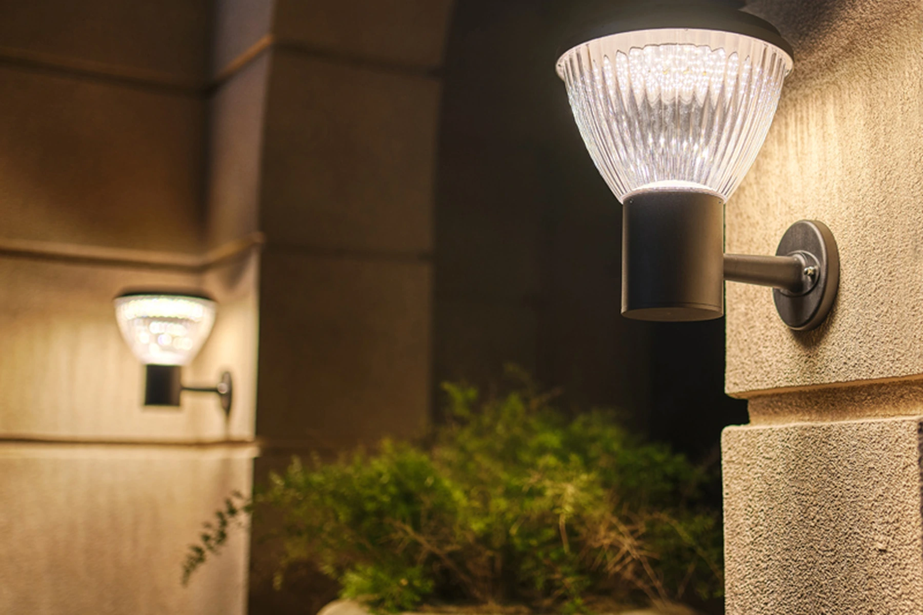 SWL-4001 pumpkin solar wall lights illuminating sandstone villa arches and pillars at night