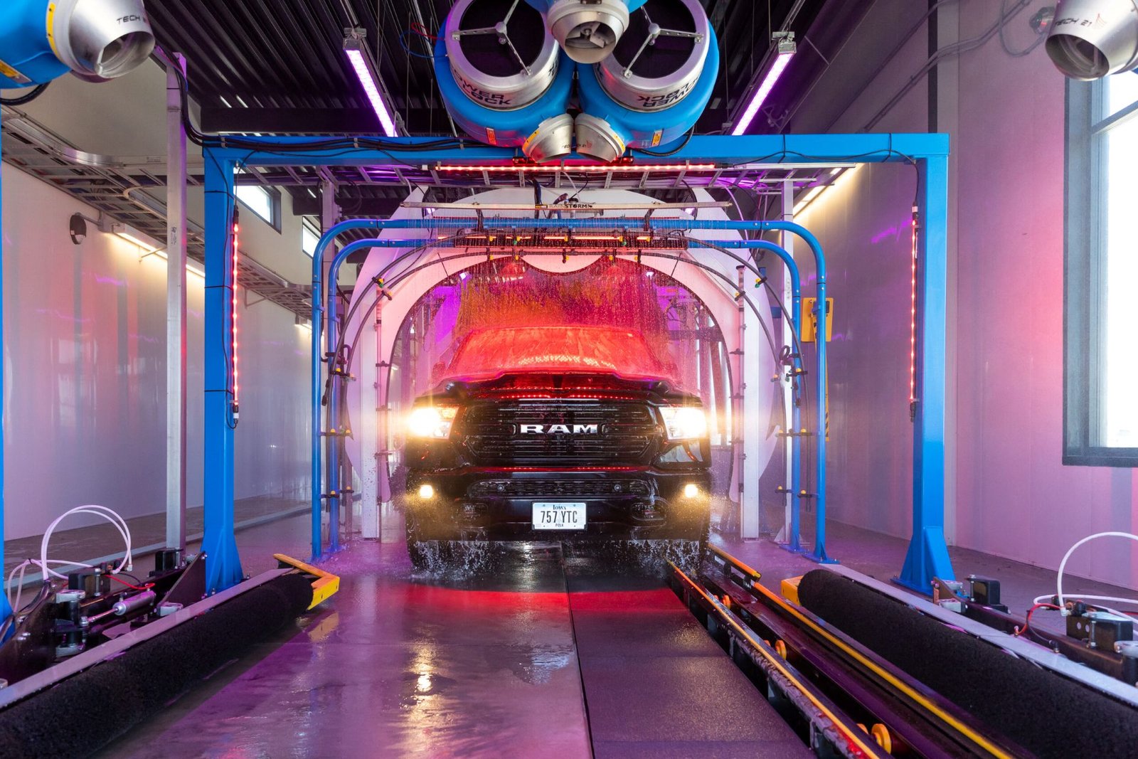 Impression 3 car wash tunnel overview with RGBW lighting and a pickup truck | TPK Lighting