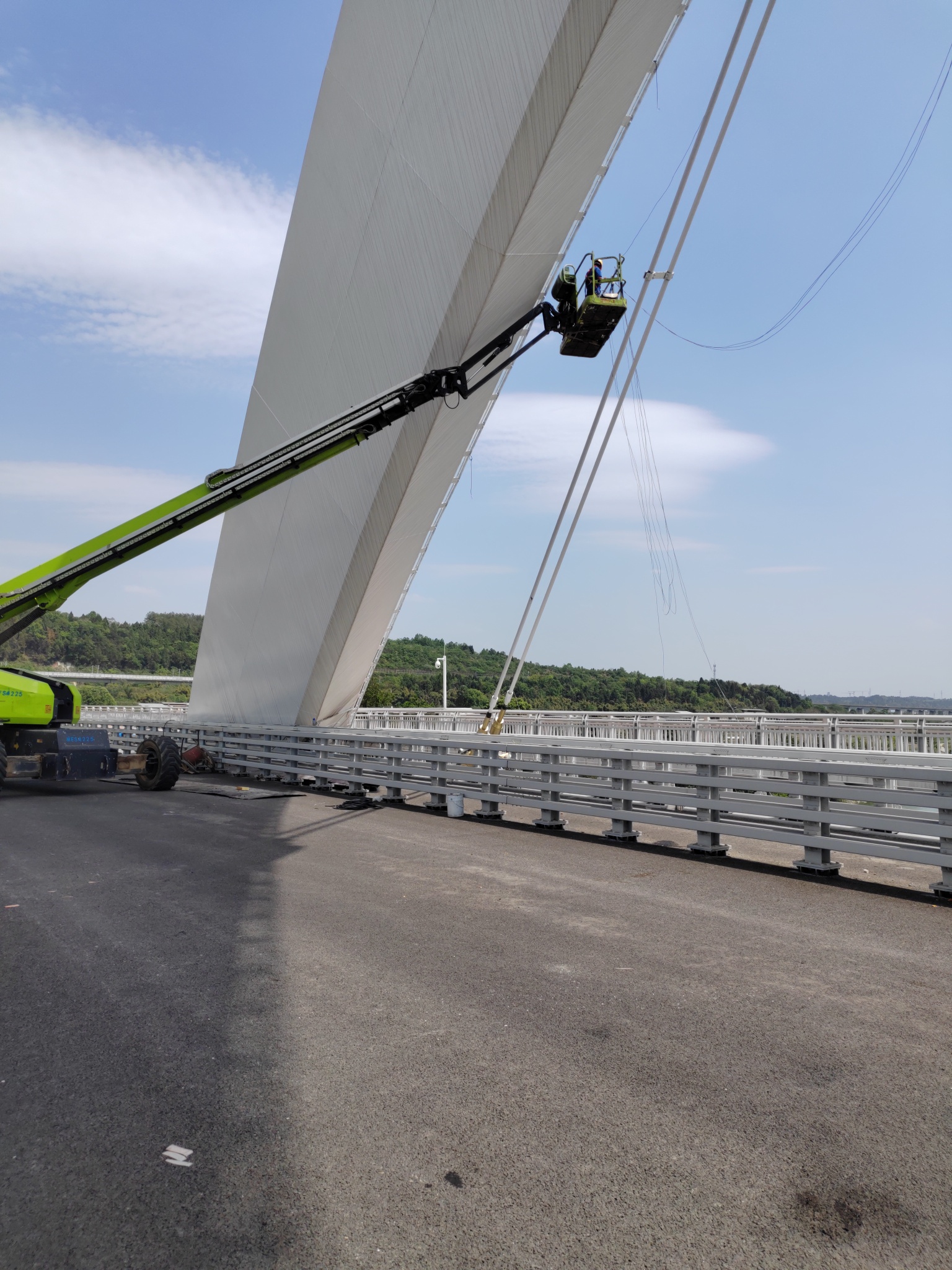Challenges of long-span bridge DMX transmission