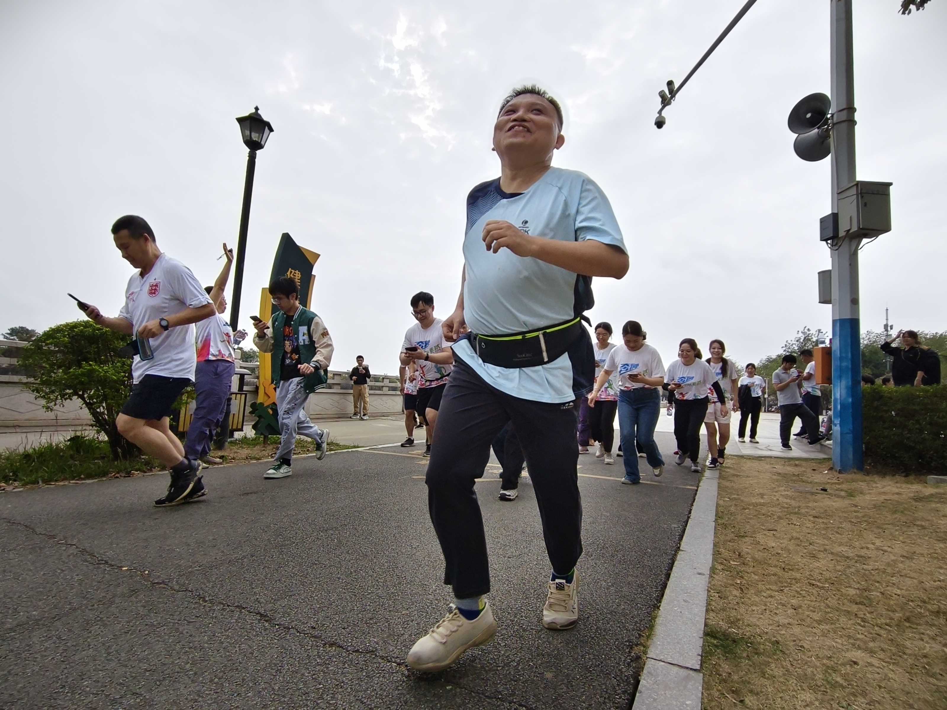 Employees running the 10-kilometre course