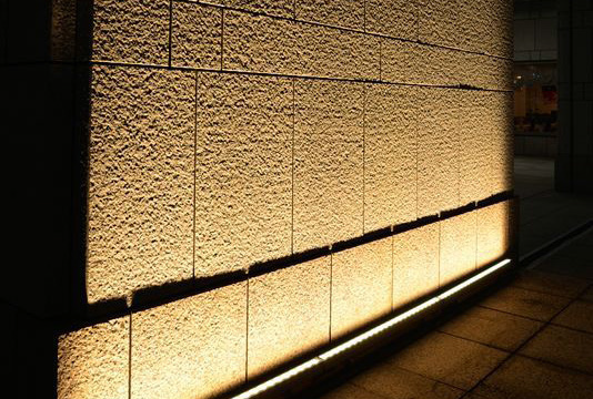 LLS-OP-W30B historic waterfront LED linear strip lighting impression | TPK Lighting