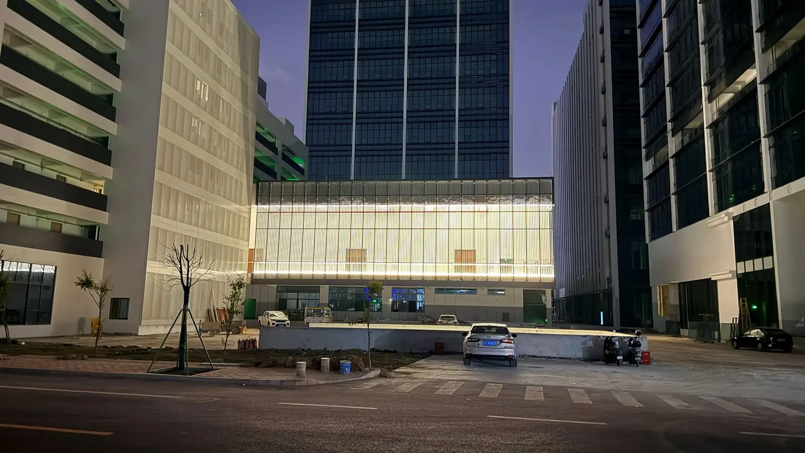 LED wall washer wall grazing effect for architectural corridor
