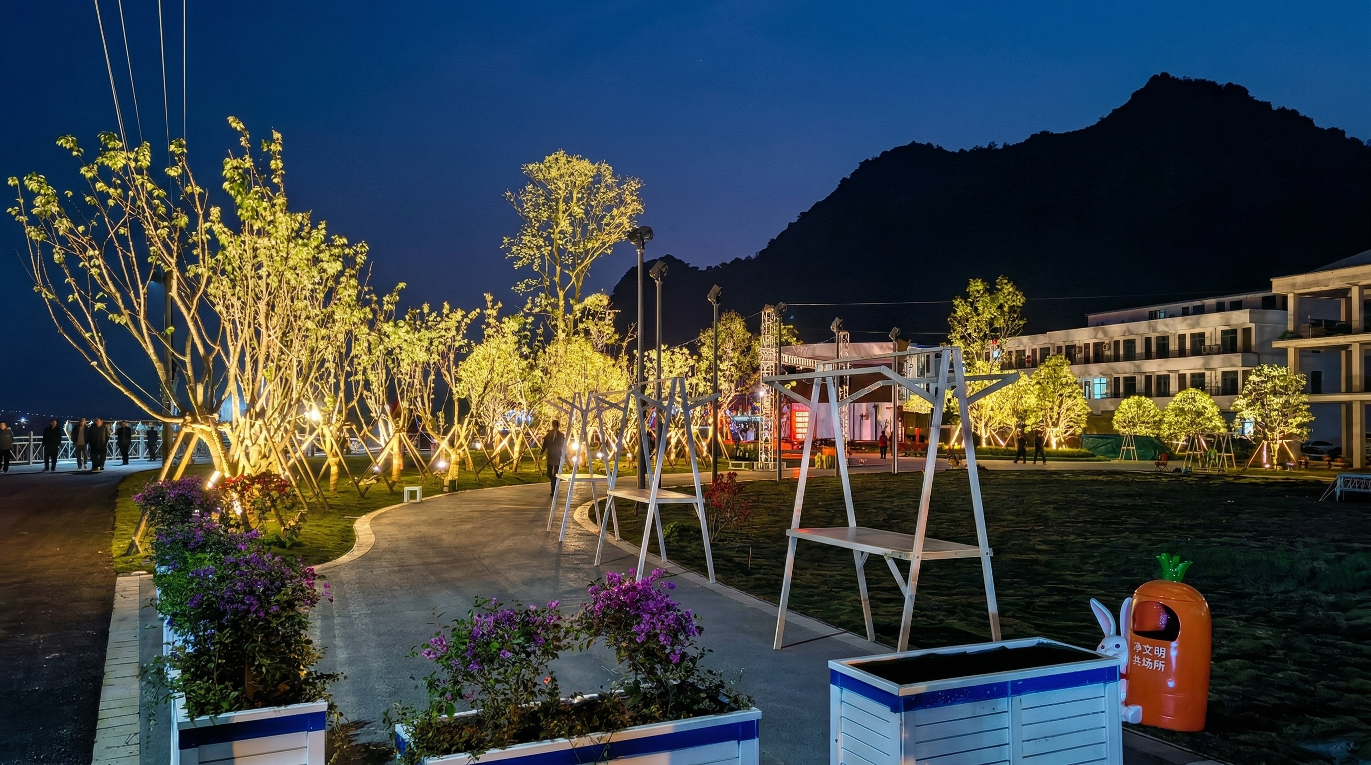 DMX512 controlled outdoor architectural spotlights highlighting iconic whale sculpture