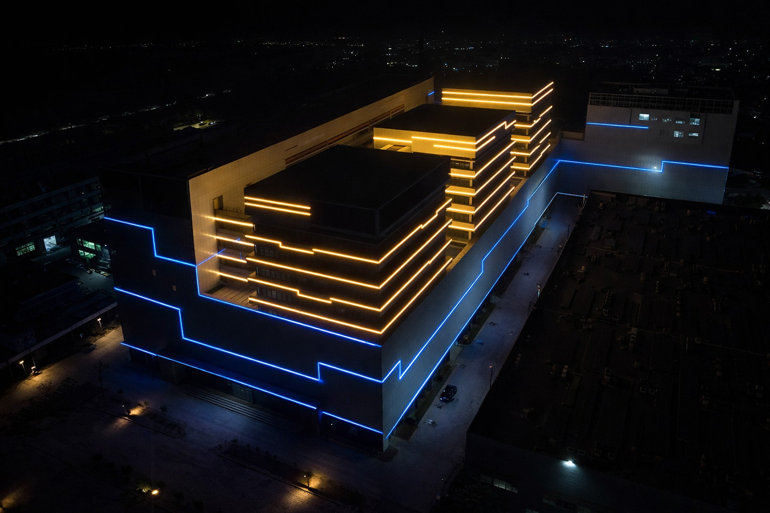 Zhongshan Electronic Incubation Base facade lighting inspired by circuit boards - TPK Lighting