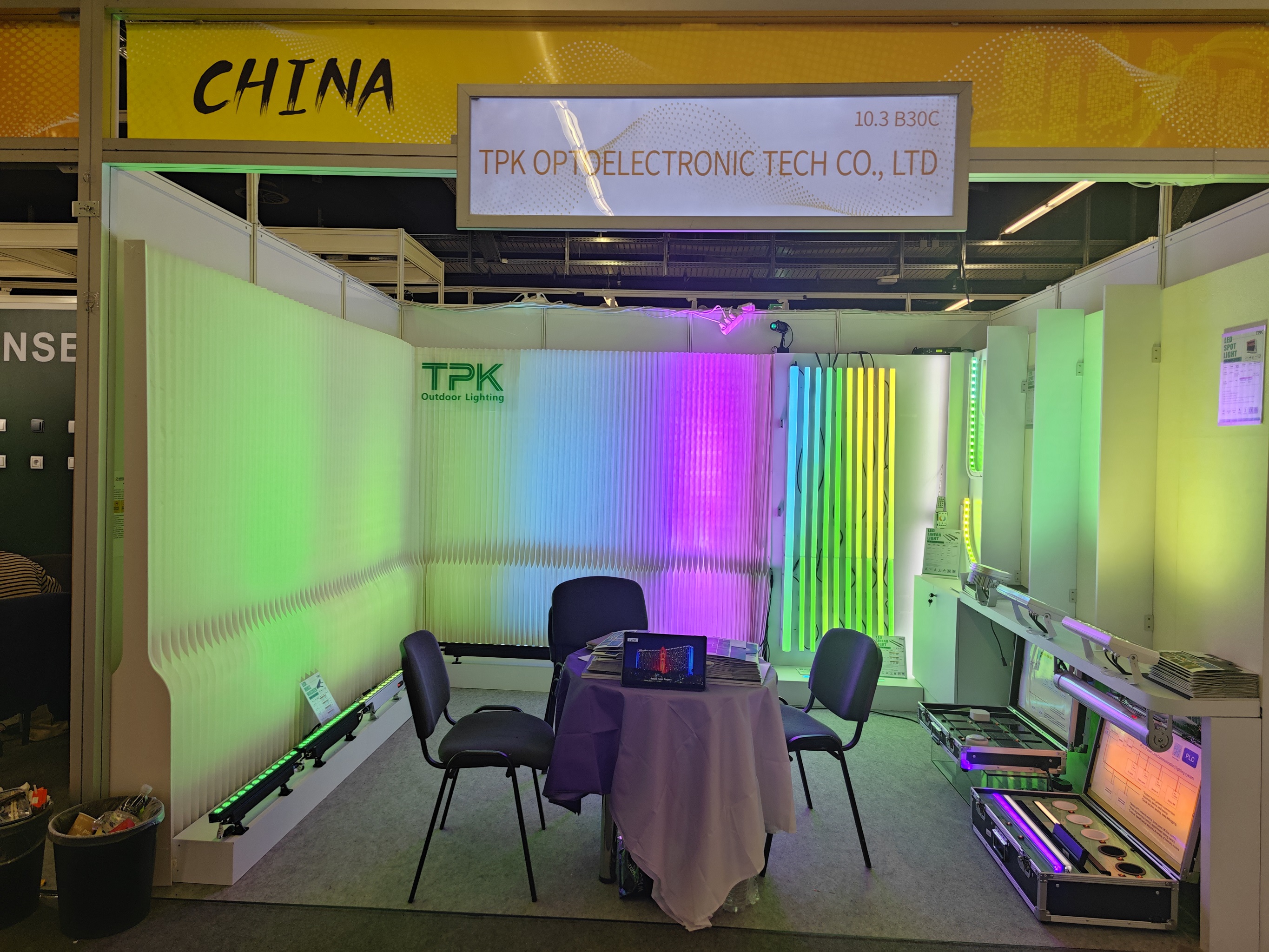 International buyers engaging with TPK Lighting representatives