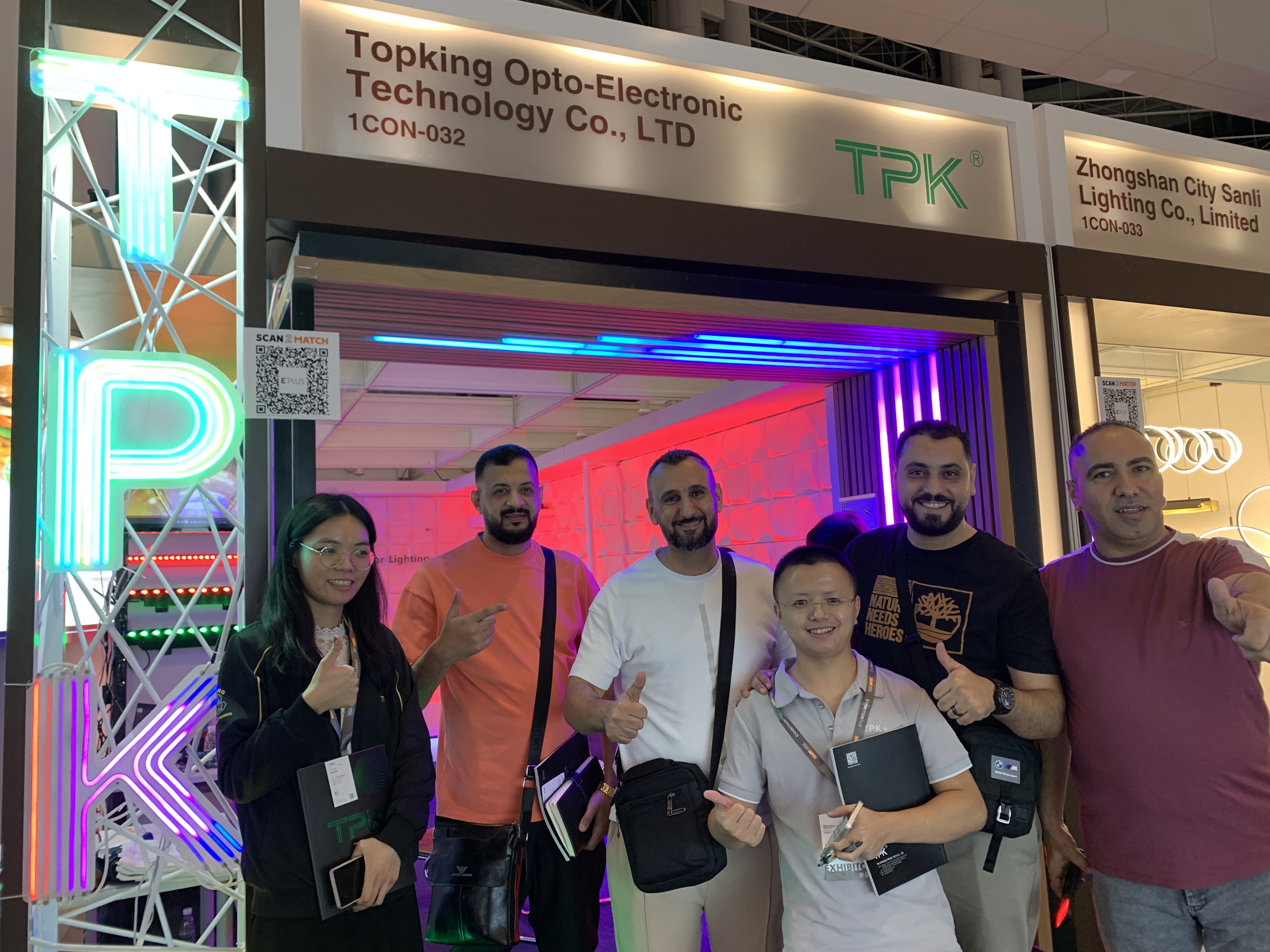 DMX512 LED linear lights on display.